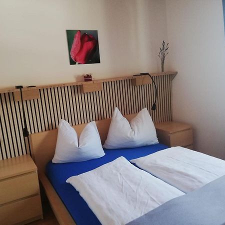 Stylish & Spacious Apartment With Patio シュタムス エクステリア 写真