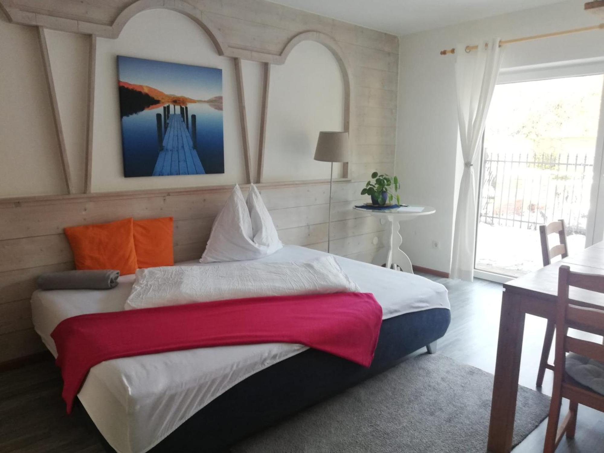 Stylish & Spacious Apartment With Patio シュタムス エクステリア 写真